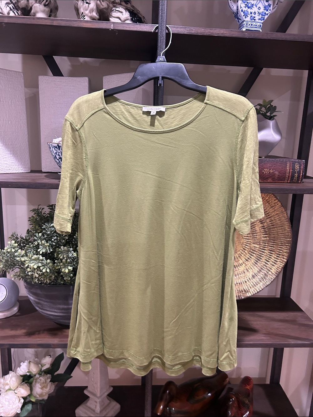 John Mark med Light Green Women’s Scoop Neck Tee